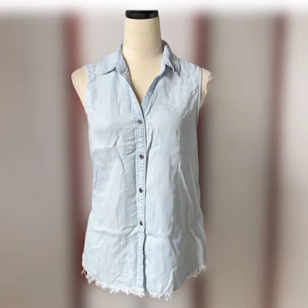 Beachlunchlounge Collection Light Wash Button Down (Size: Medium)